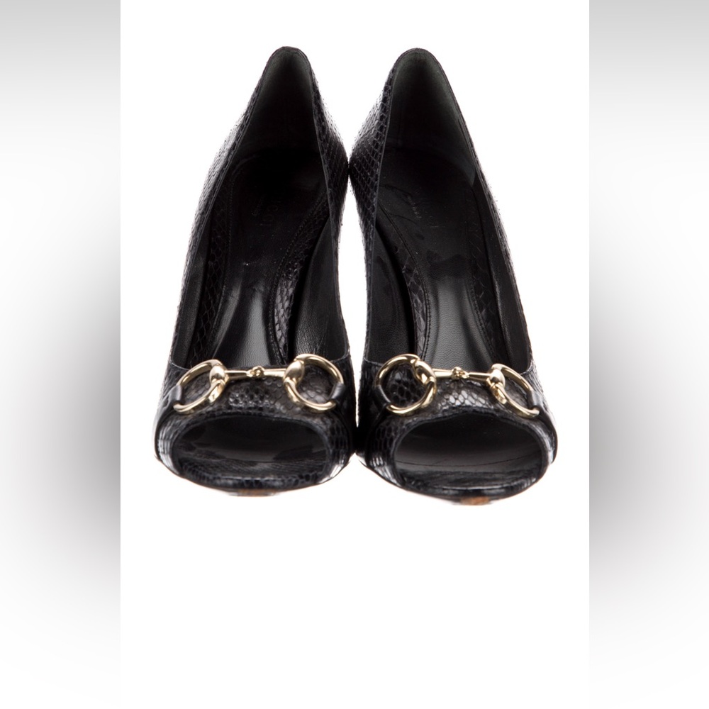 Gucci Women snakeskin high heels size 9